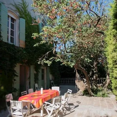 La Folie Mas Provencal Climatise Avec Piscine Bed & Breakfast